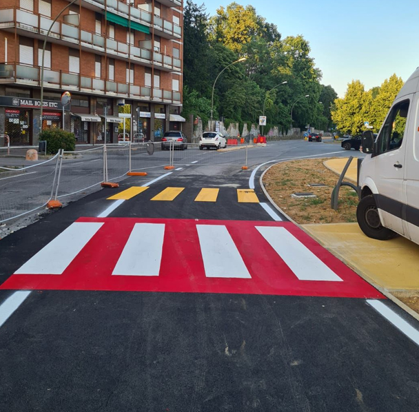 NT Segnaletica srl è specializzata nella realizzazione e posa della segnaletica orizzontale per parcheggi e spazi esterni